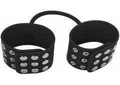 Черные силиконовые наручники с заклепками